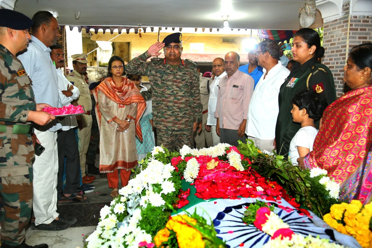 Hyderabad: Army Chief Gen Manoj Pande pays homage to Lt Col VVB Reddy