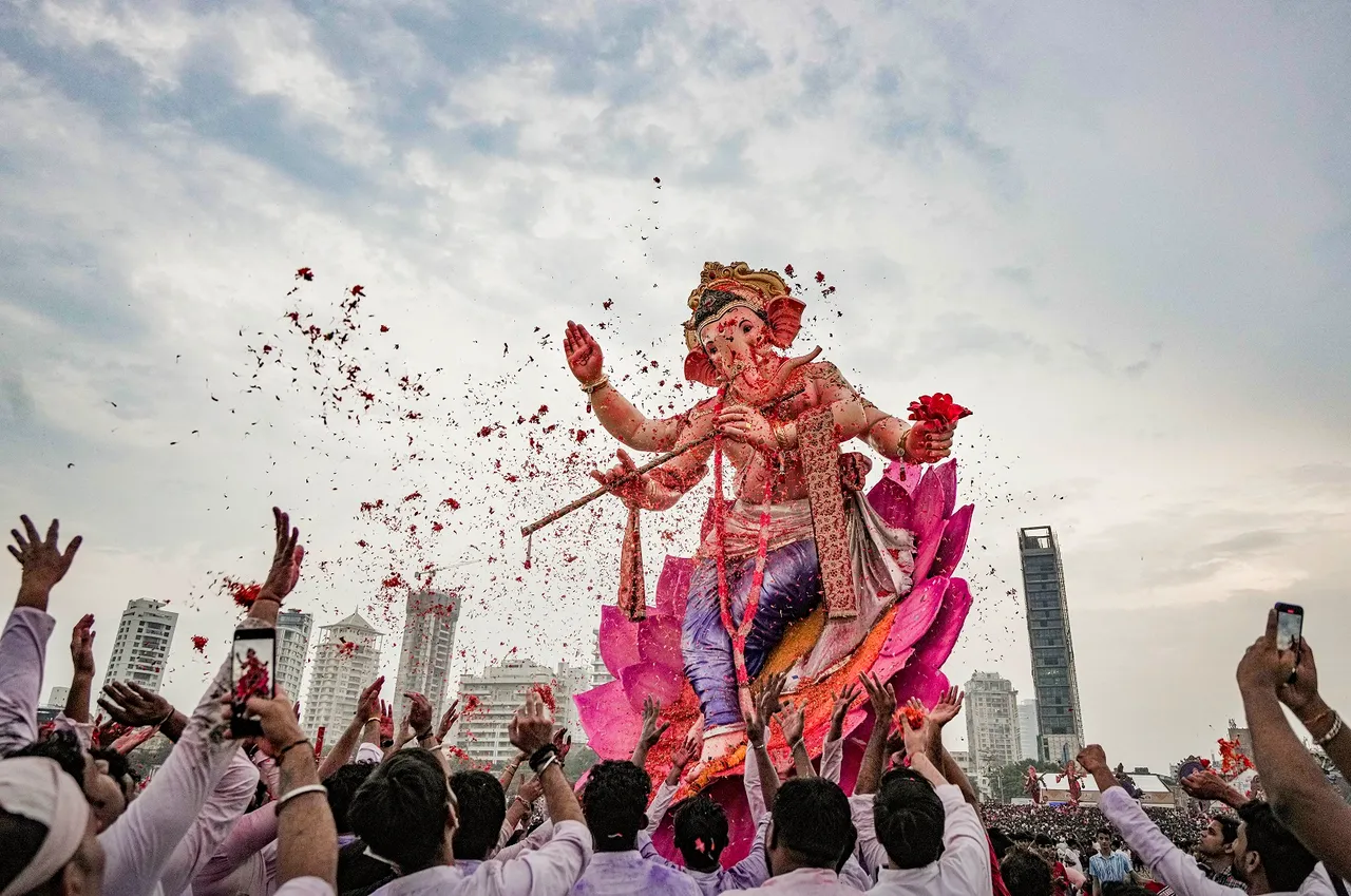 Devotees carry an idol of Hindu god Ganesha for immersion in the Arabian Sea, marking the end of the 10-day long Ganesh Chaturthi festival, in Mumbai