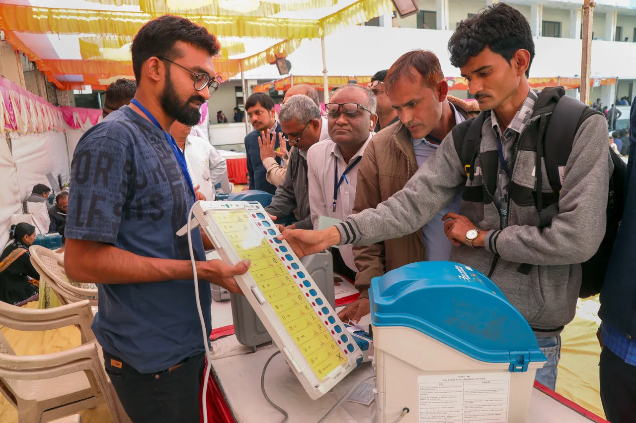 Election Voting EVM 1st phase of Gujarat Assembly polls