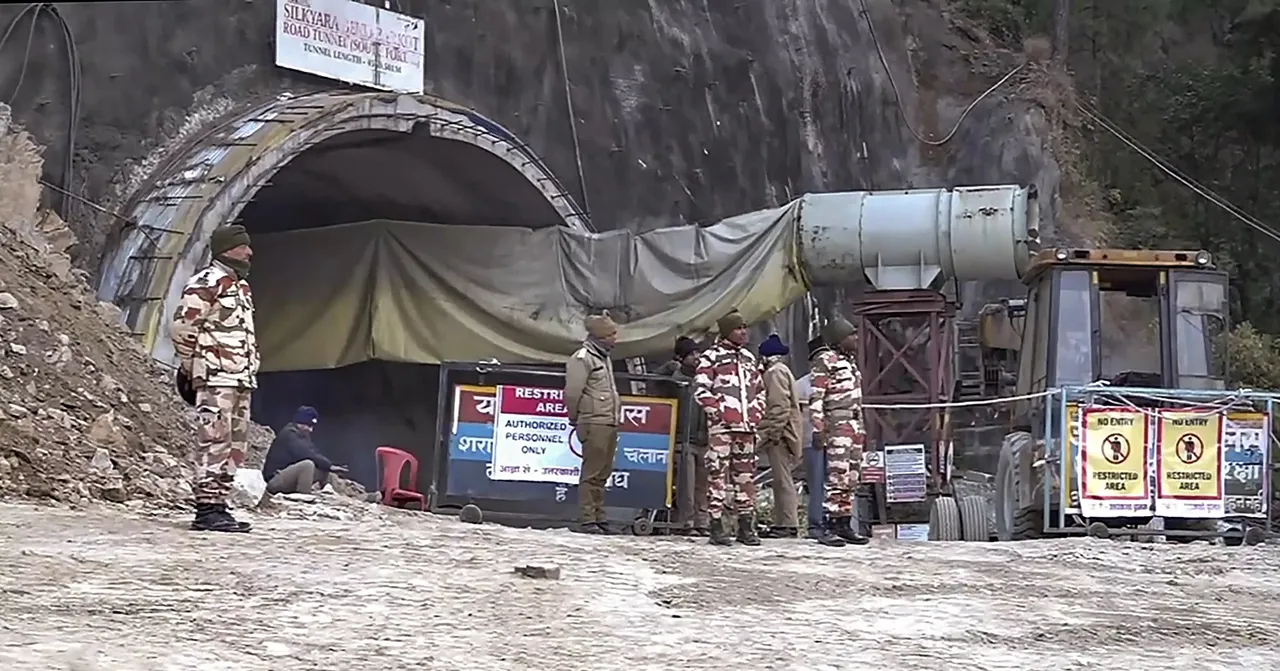Uttarkashi tunnel collapse Nov 17.jpg