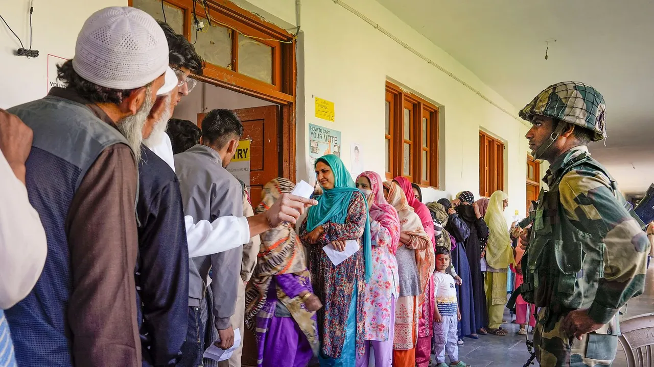After years of threats, people step out to vote in J-K's Baramulla