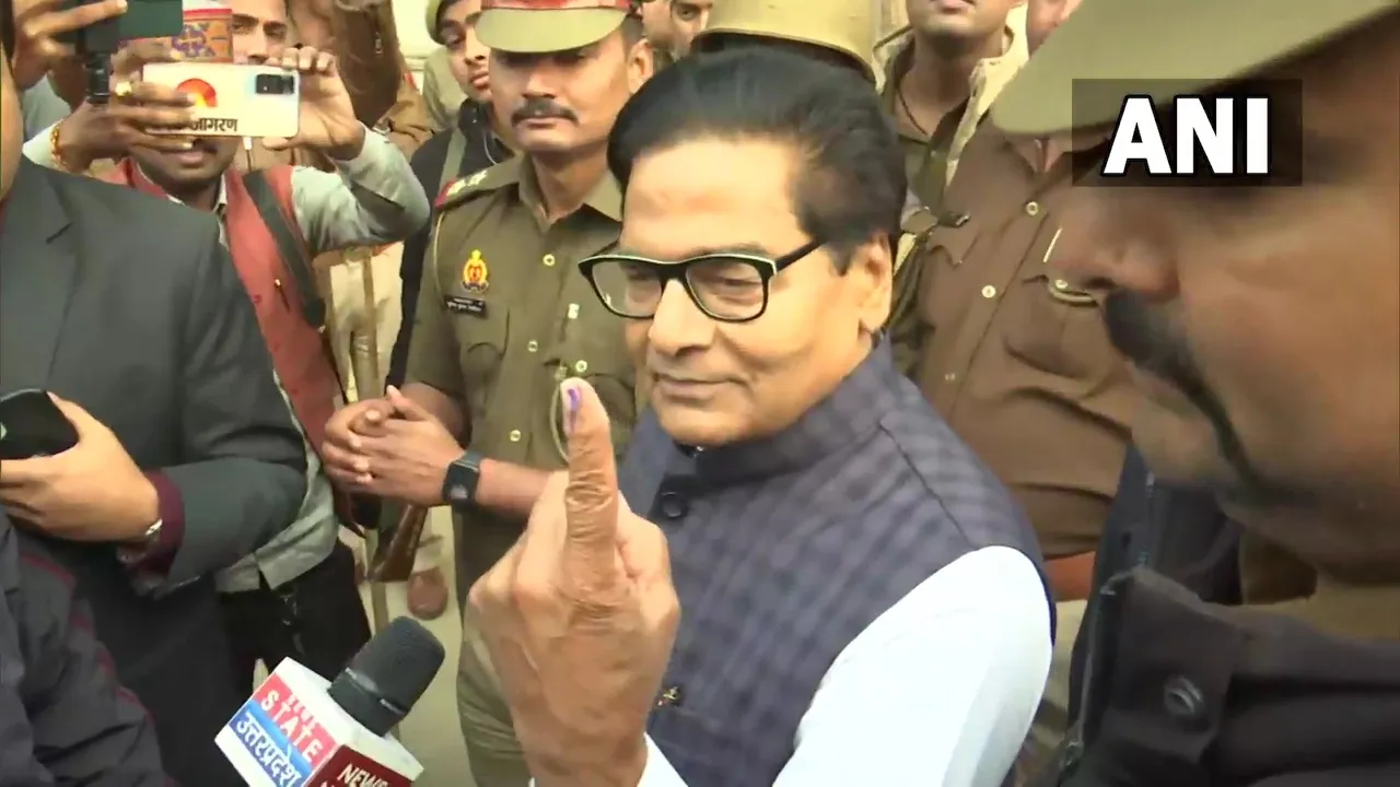 SP MP Ram Gopal Yadav cast his vote for the Mainpuri ByElection