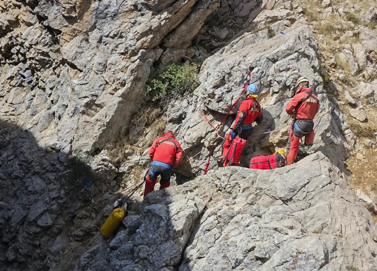 An ailing American explorer trapped 3,000 feet deep in Turkish cave awaits difficult rescue