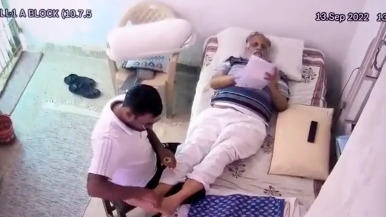 Satyender Jain gets massage in Tihar Jail video
