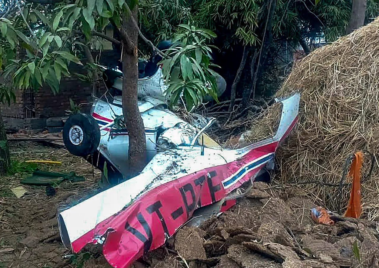 Trainee plane crashes in Rewa