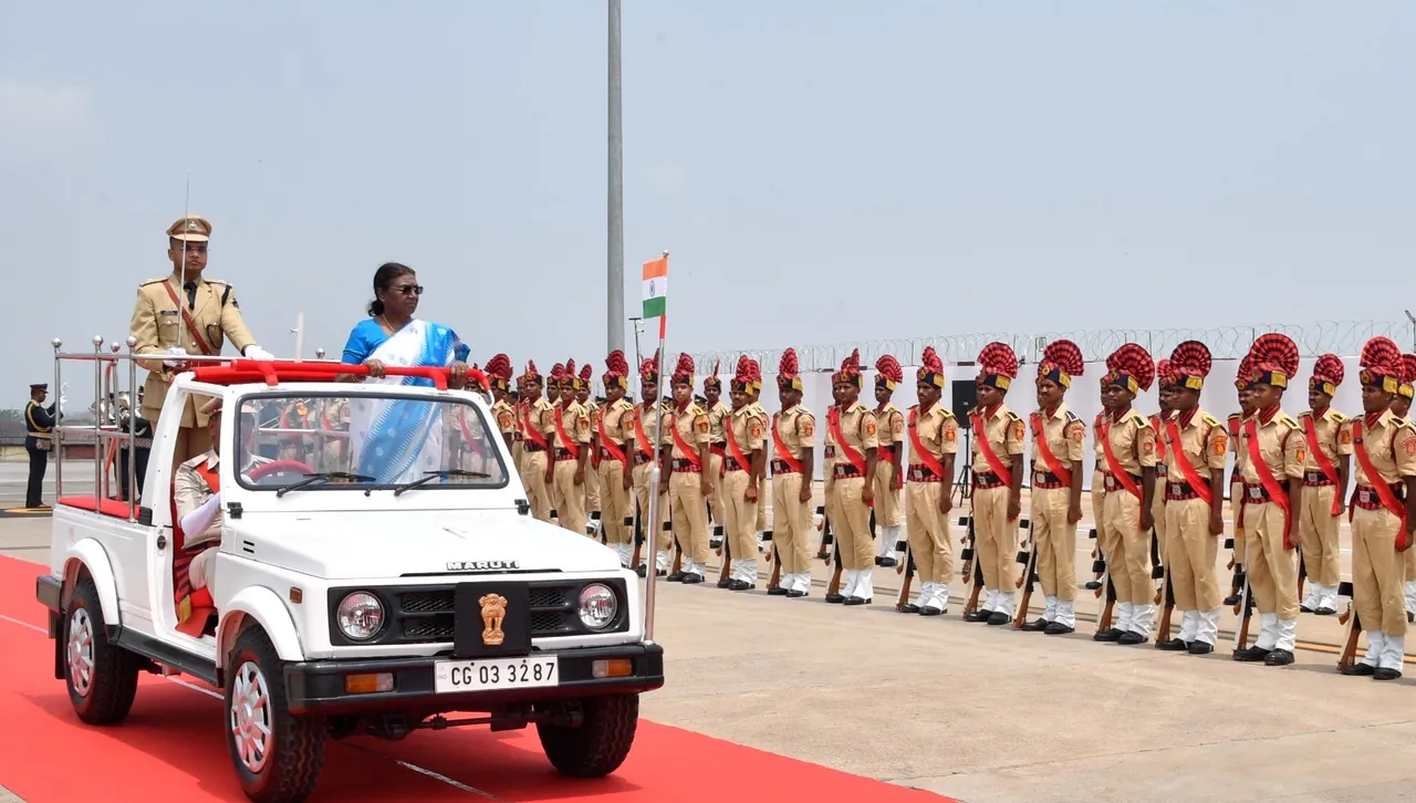 President Murmu arrives in Chhattisgarh on 2-day visit, accorded Guard of Honour at Raipur airport