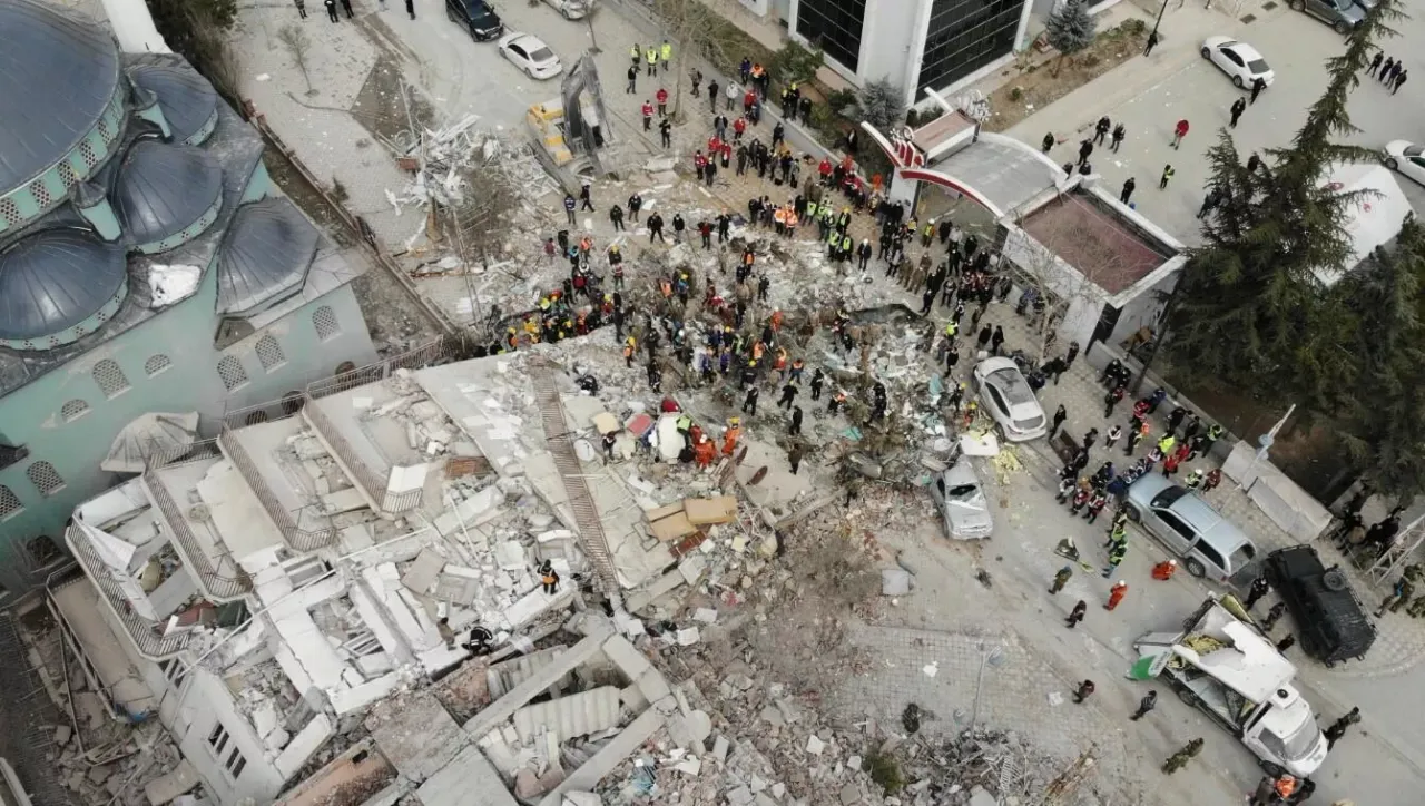 Fresh earthquake hits Turkiye toppling more buildings, 1 killed