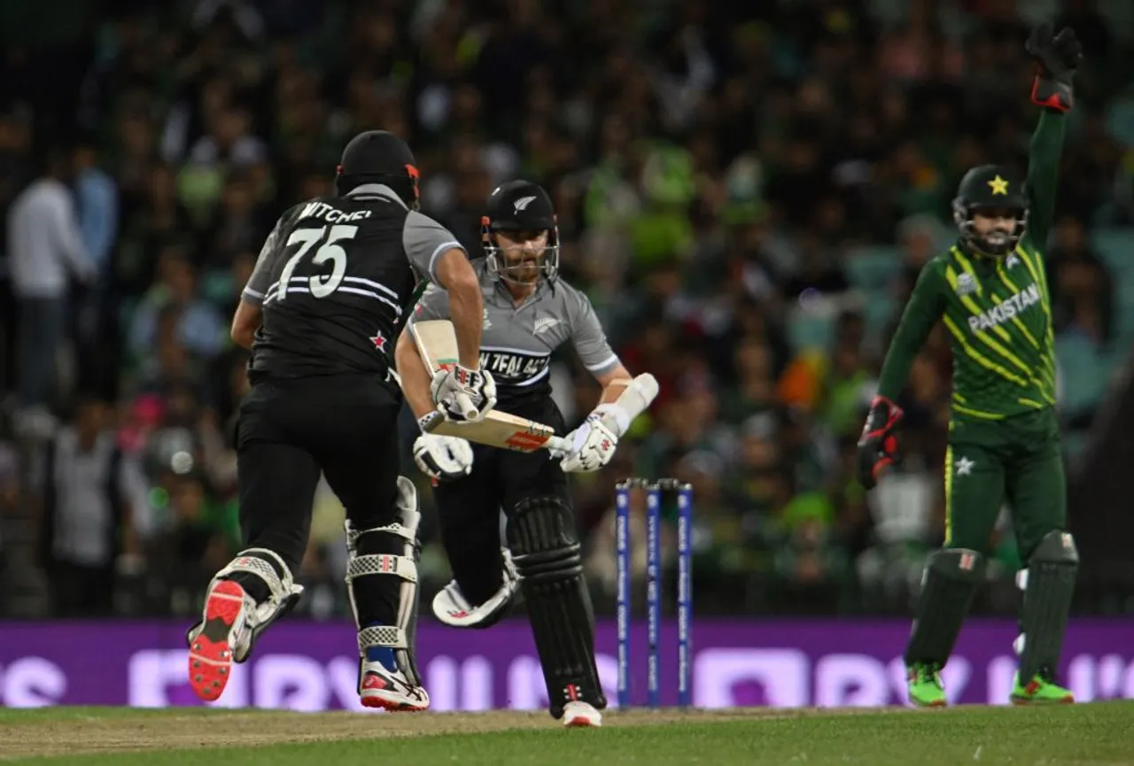 Mitchell, Williamson take New Zealand to 152/4 against Pakistan