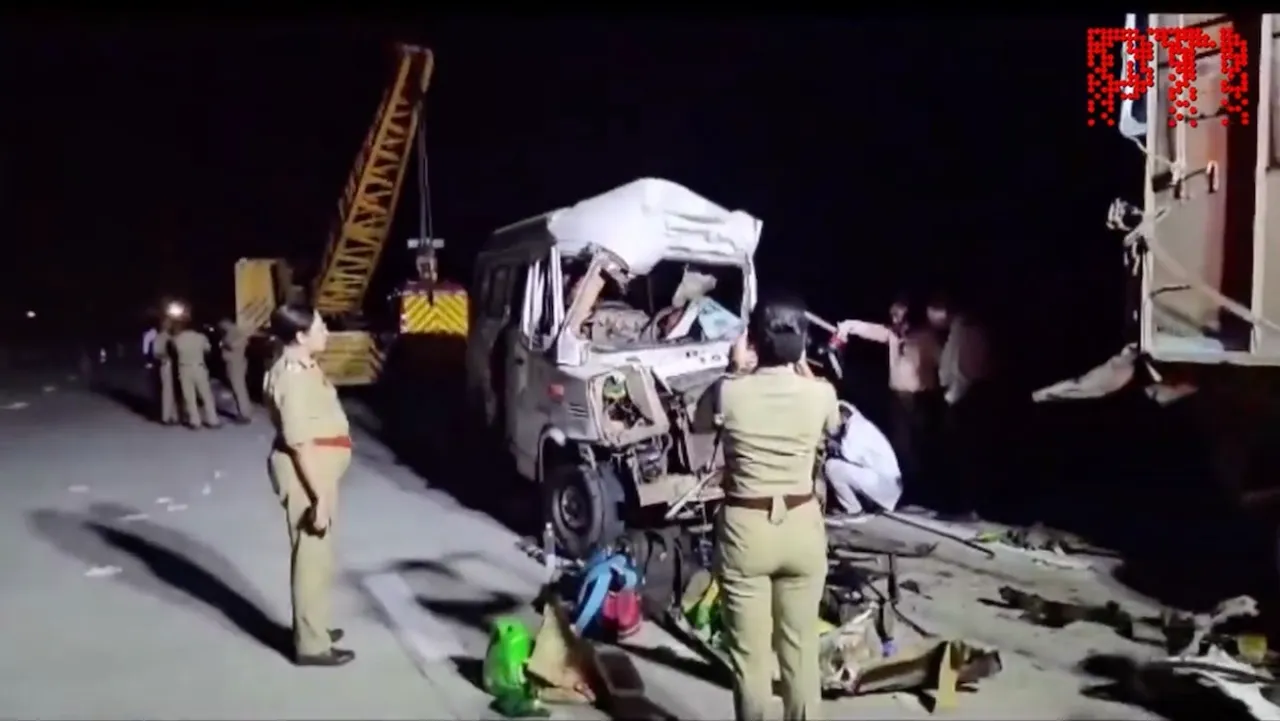 12 people killed, 23 injured as mini-bus hits container on Samruddhi Expressway in Maharashtra