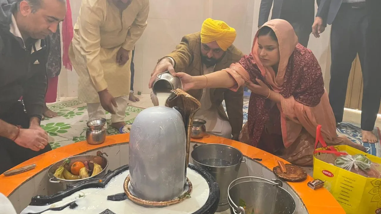 Punjab Chief Minister Bhagwant Mann visited a Shiv temple in Mohali along with his wife Gurpreet Kaur