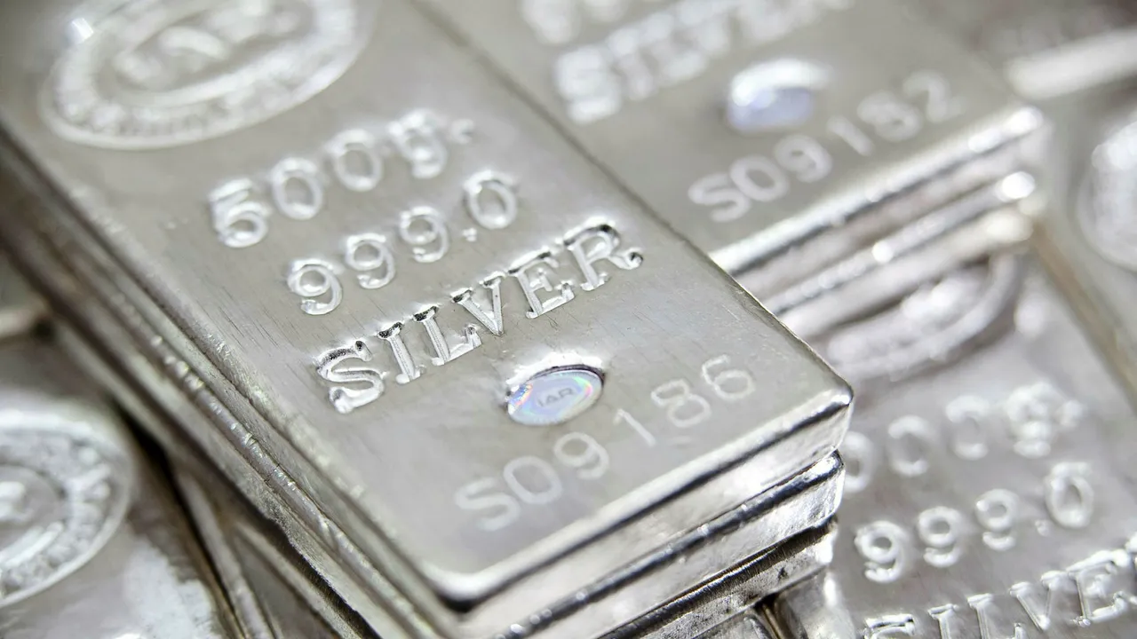 Silver futures decline to Rs 73,120 per kg