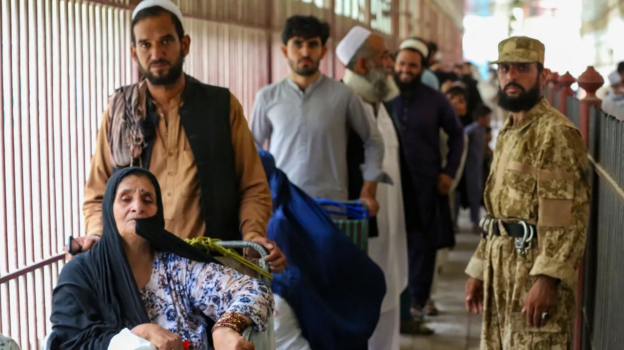 Pakistan extends deadline for Afghan refugees in transit to Western countries