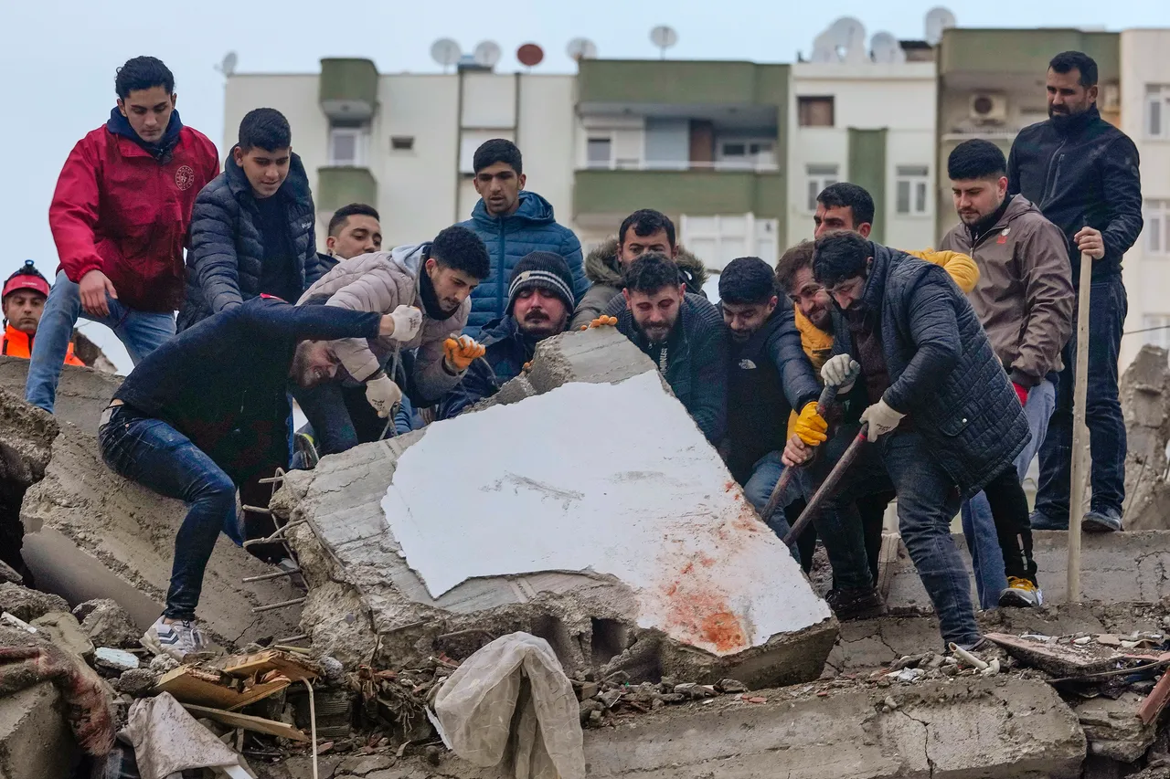 Turkey-earthquake-rescue