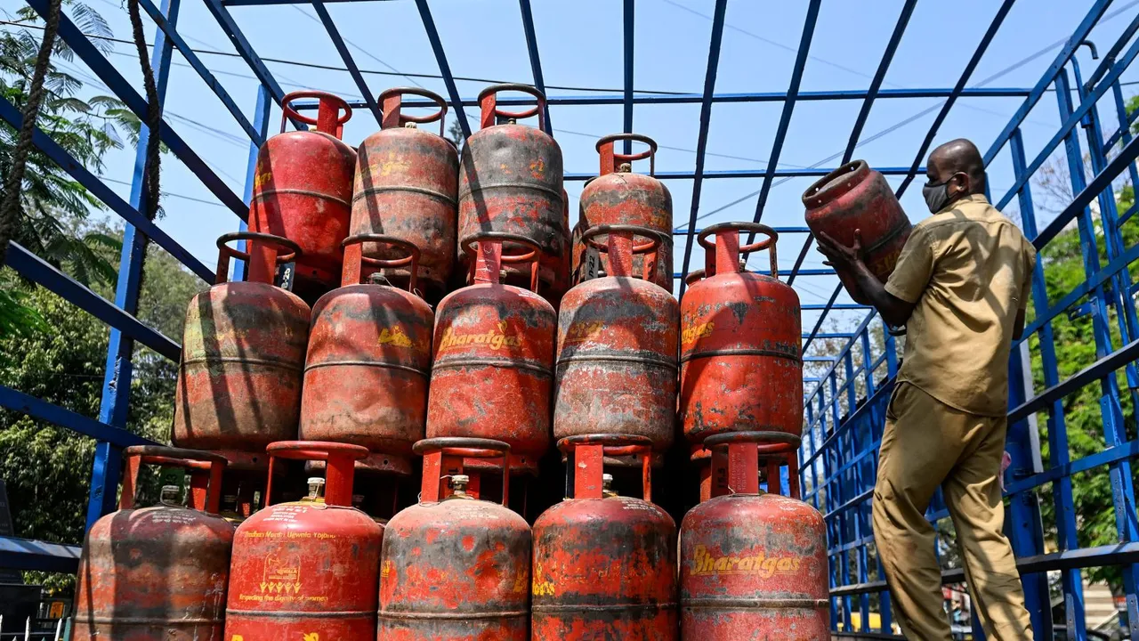 Weeks before Lok Sabha elections, LPG cylinder price cut by Rs 100