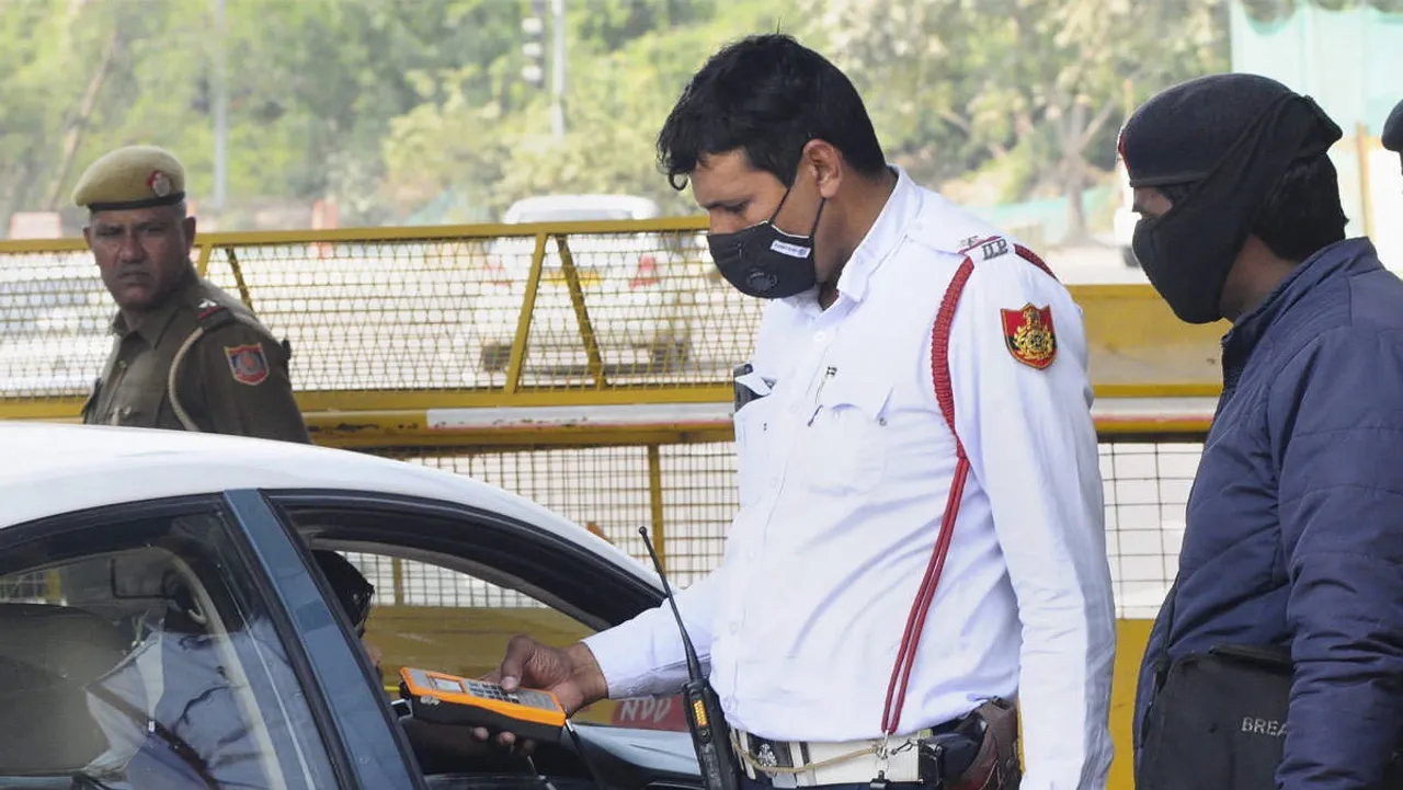 car delhi police air pollution.jpg
