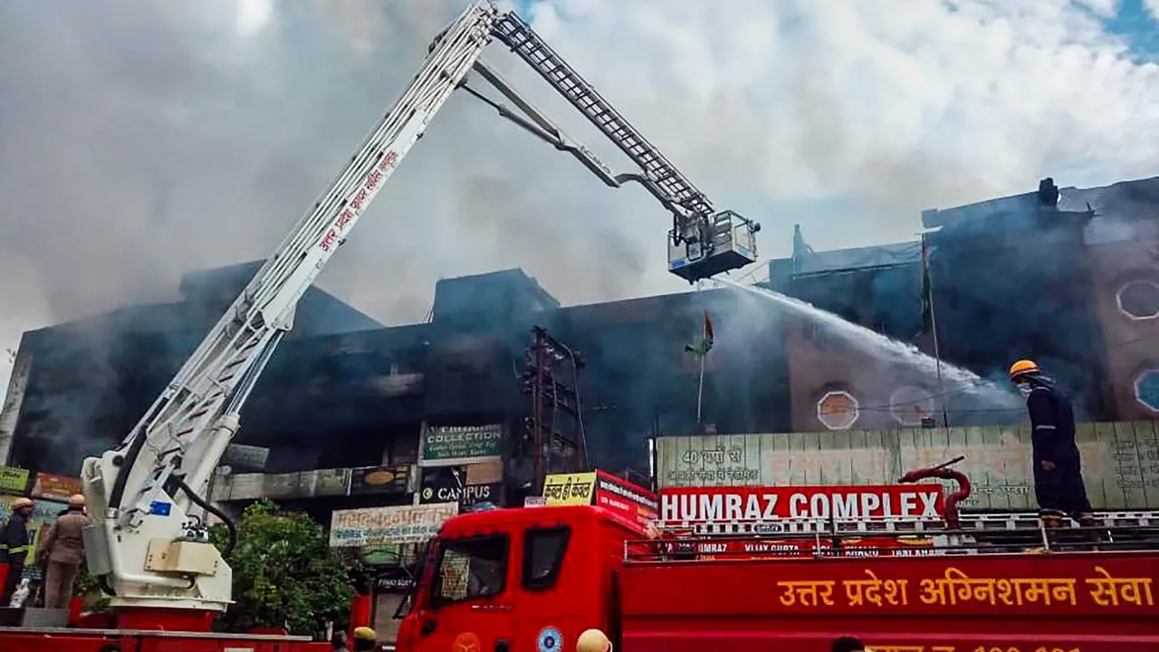 Kanpur shopping complex fire