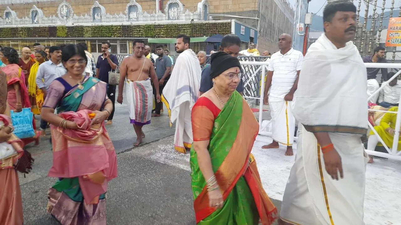 Telangana CM's wife visits Lord Venkateswara temple in Tirumala