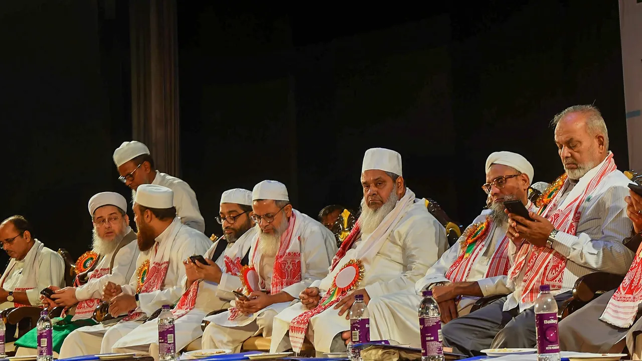 Islamic scholar Mahmood Asad Madani, AIUDF chief Badruddin Ajmal and others during the meeting 'Peace and Justice Movement', organised by Assam state unit of the Jamiat Ulama, in Guwahati