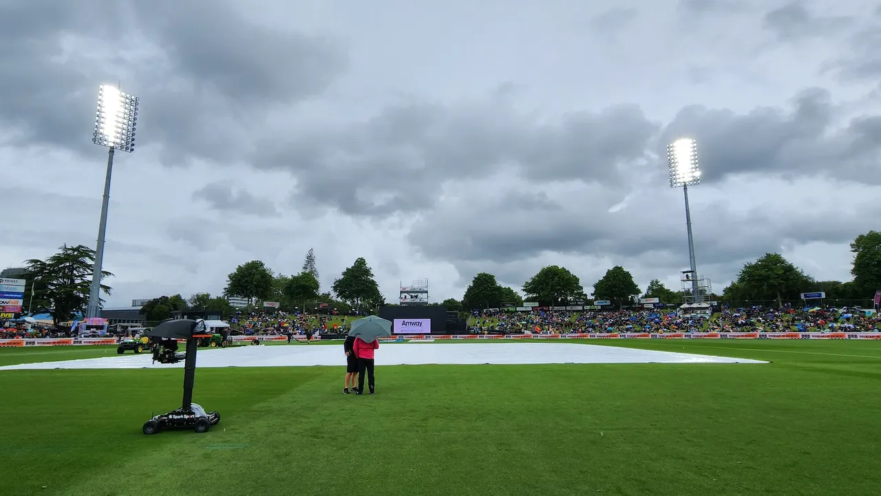 NZvIND: Rain interrupts play in second ODI