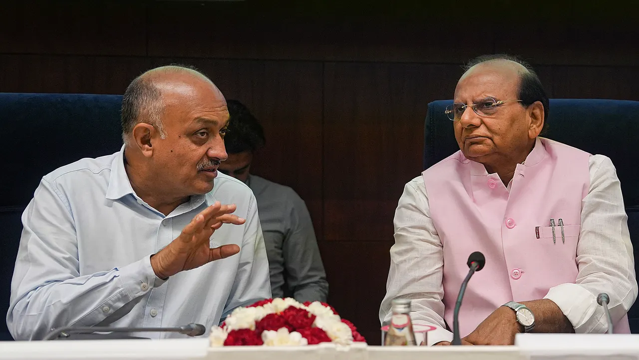 Delhi Lieutenant Governor Vinai Kumar Saxena with Chief Secretary of Delhi Naresh Kumar during a workshop on " Capacity Building for Civil Servants in Delhi" in New Delhi