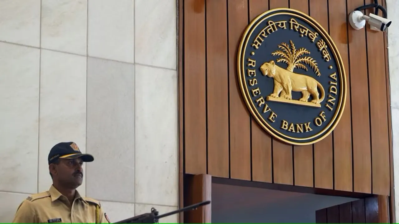 Provide borrowers option to switch to fixed interest rates: RBI to banks