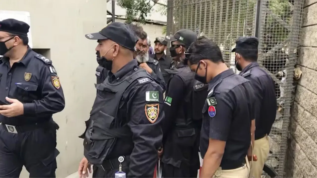 Pakistan police thwart terror plot, arrests 7 terrorists including 2 ISIS commanders
