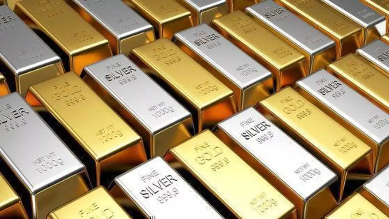 Gold falls Rs 100, silver declines by Rs 300 on weak global cues