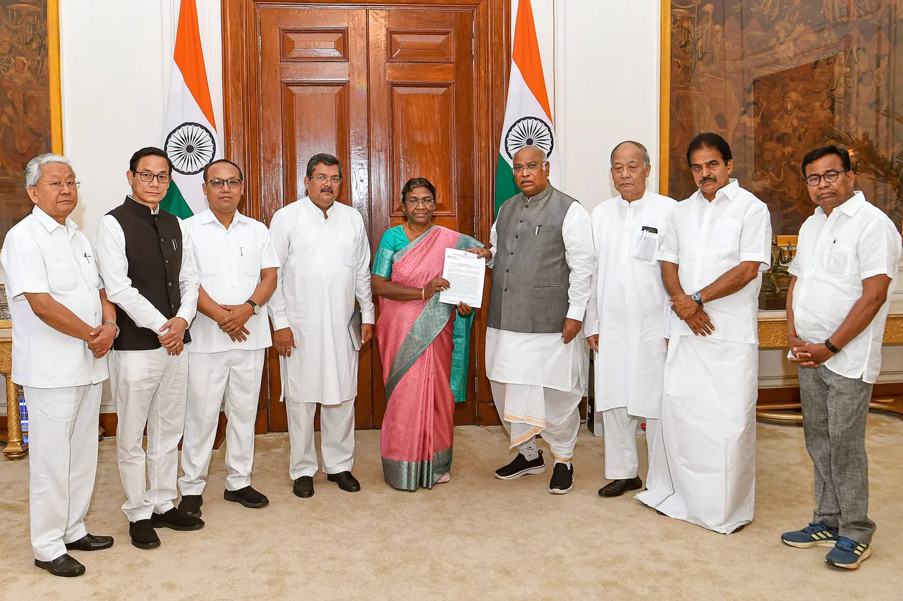 President Droupadi Murmu in a meeting with a Congress delegation led by party President Mallikarjun Kharge, at Rashtrapati Bhavan in New Delhi