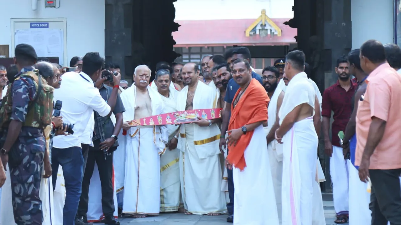 Mohan Bhagwat offers prayers at Sree Padmanabhaswamy Temple in Kerala