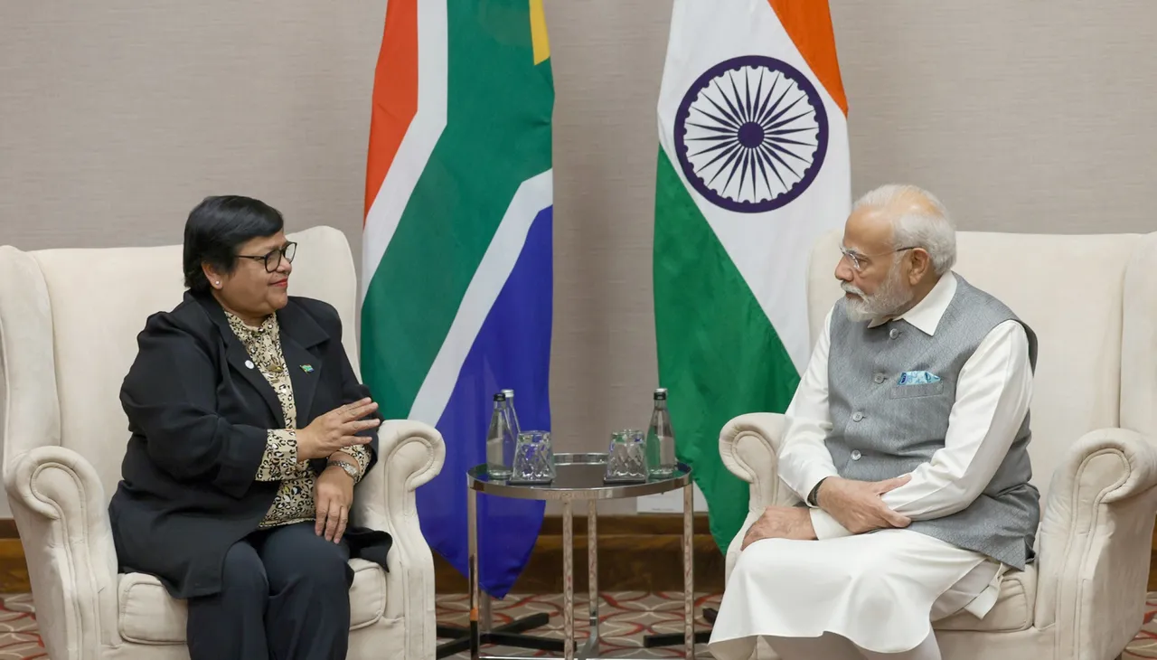 PM Modi meets prominent scientists in South Africa, exchange views on disease screening and future of energy