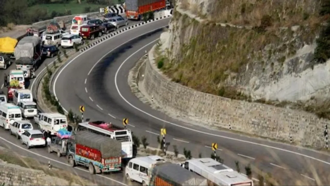 Jammu srinagar national highway traffic jam road