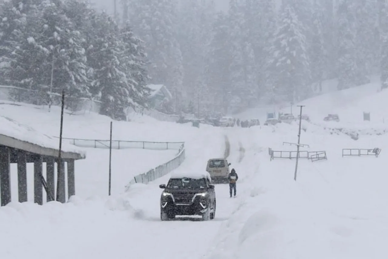 Avalanche hits J-K's Gurez; Warning issued for 12 districts