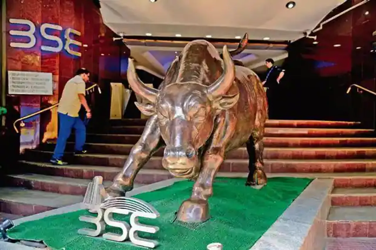 Sensex declines 317 points on weak global markets
