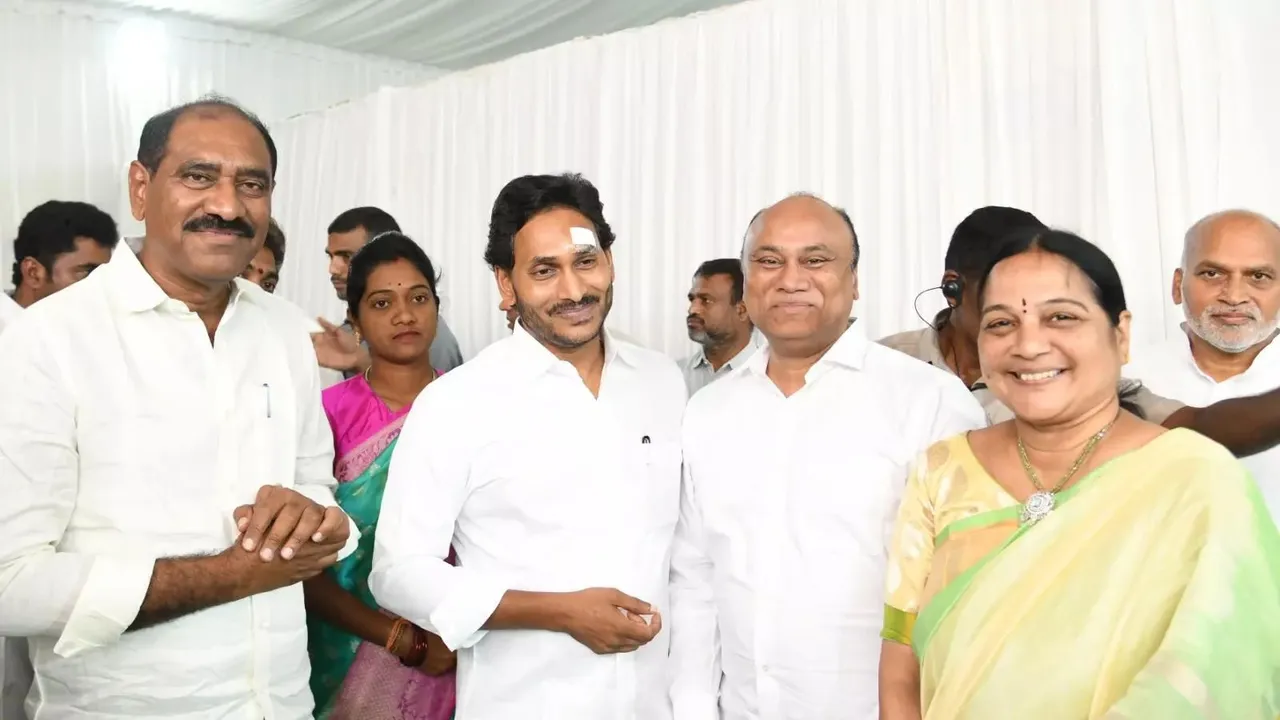 Injured YSRCP chief Y S Jagan resumes poll campaign in Andhra Pradesh