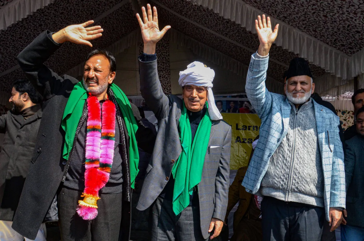 Ghulam Nabi Azad DAP Kashmir
