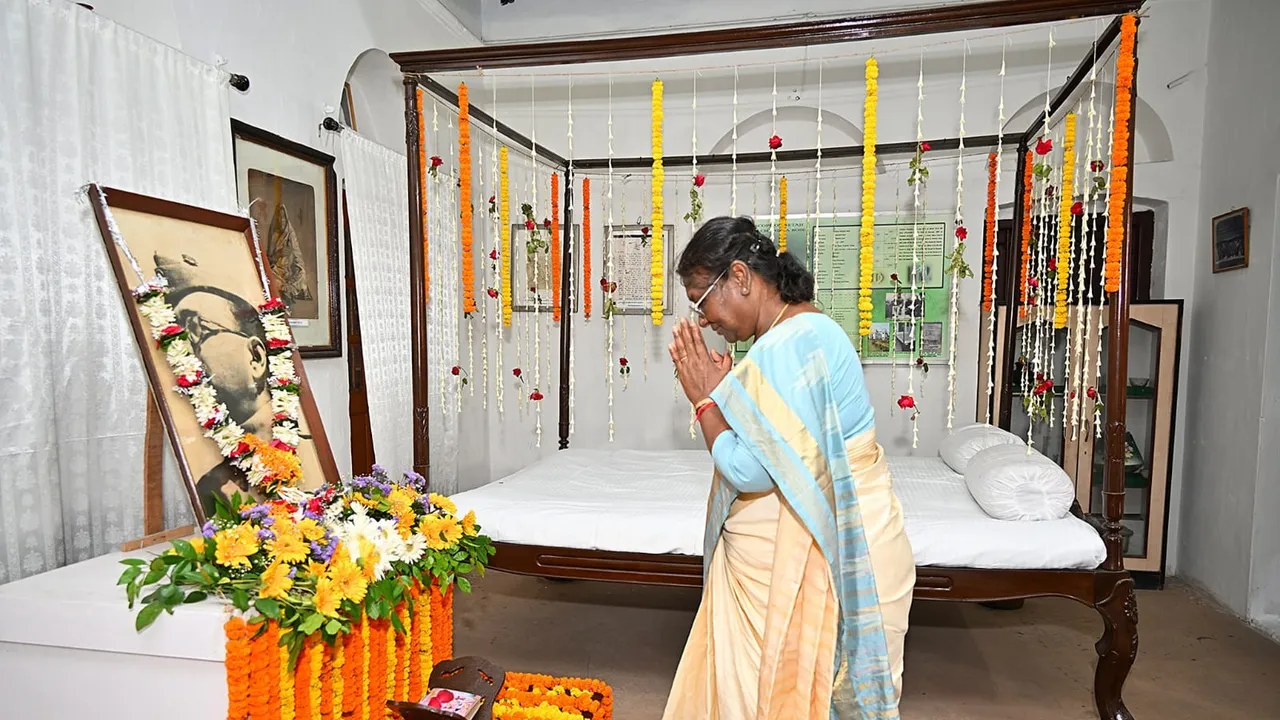 President Droupadi Murmu visits birthplace of Netaji in Cuttack