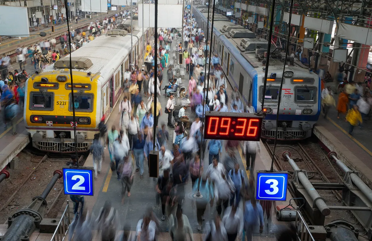 World Population Covid Mumbai Railway Crowd