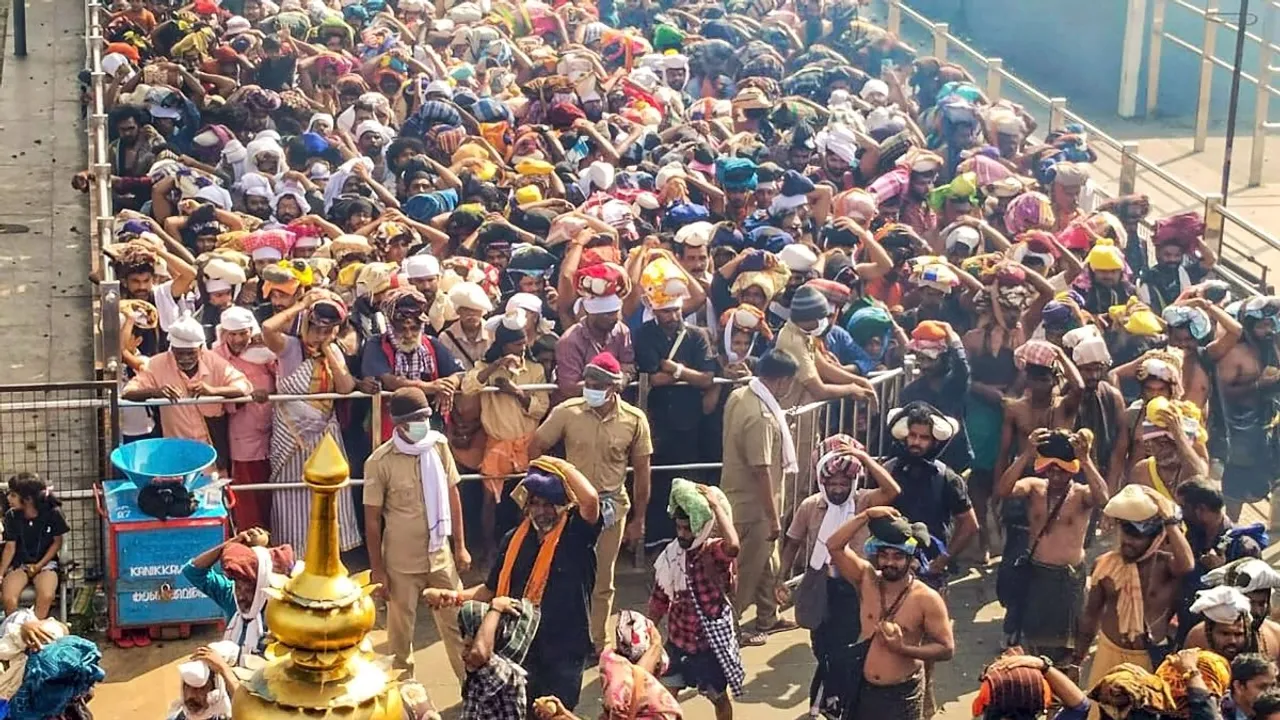Thousands witness Mandala pooja at Sabarimala