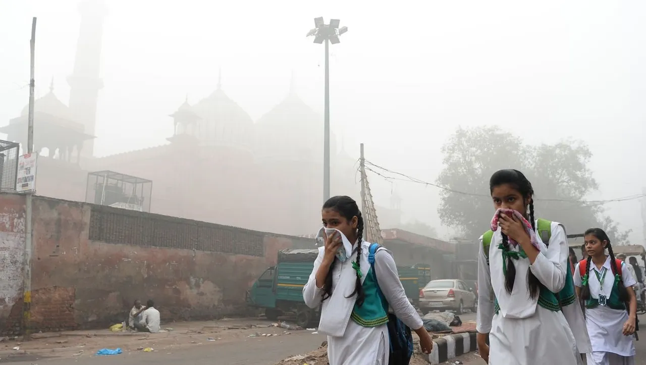 Delhi air pollution jama masjid.jpg