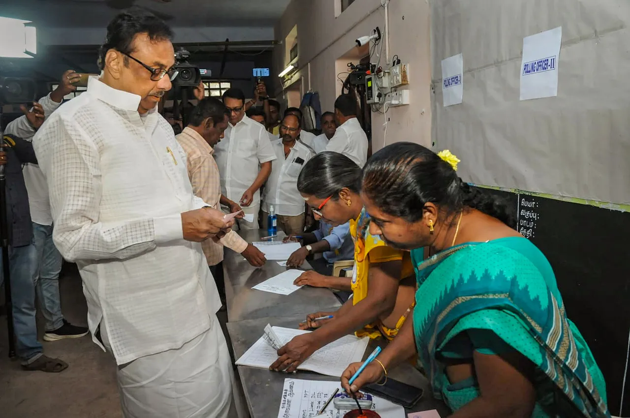 DMK-backed Secular Progressive Alliance candidate EVKS Elangovan arrives to cast his vote at a polling booth during the Erode (East) Assembly seat by-poll