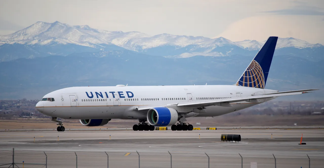 United Airlines plans to hire 15,000, adding to surge in airline jobs