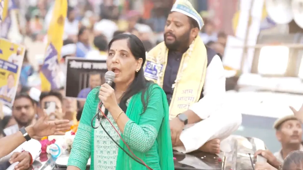 Arvind Kejriwal's wife Sunita holds maiden poll roadshow in East Delhi