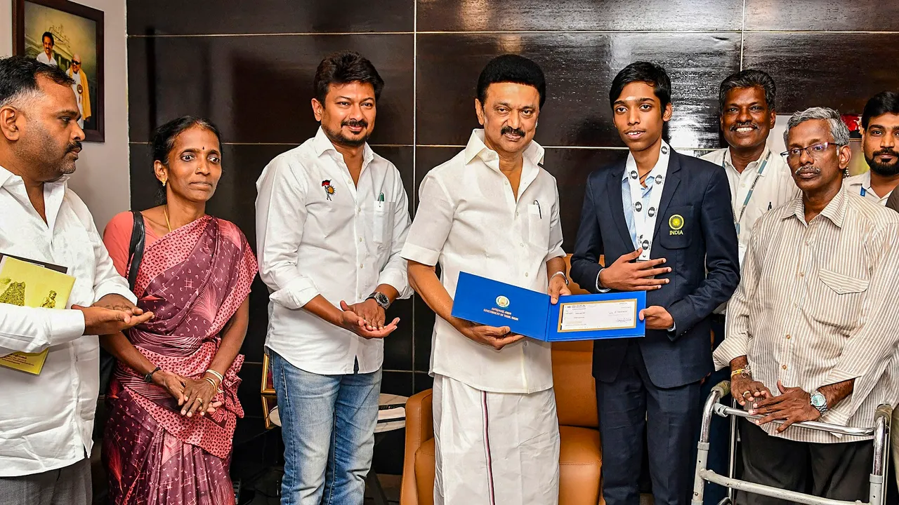 Tamil Nadu Chief Minister MK Stalin (4L) with Chess World Cup runner-up R Praggnanandhaa (5L), Pragg's mother Nagalakshmi (2L), father Rameshbabu (3R), state Minister Udhayanidhi Stalin (3L) and others