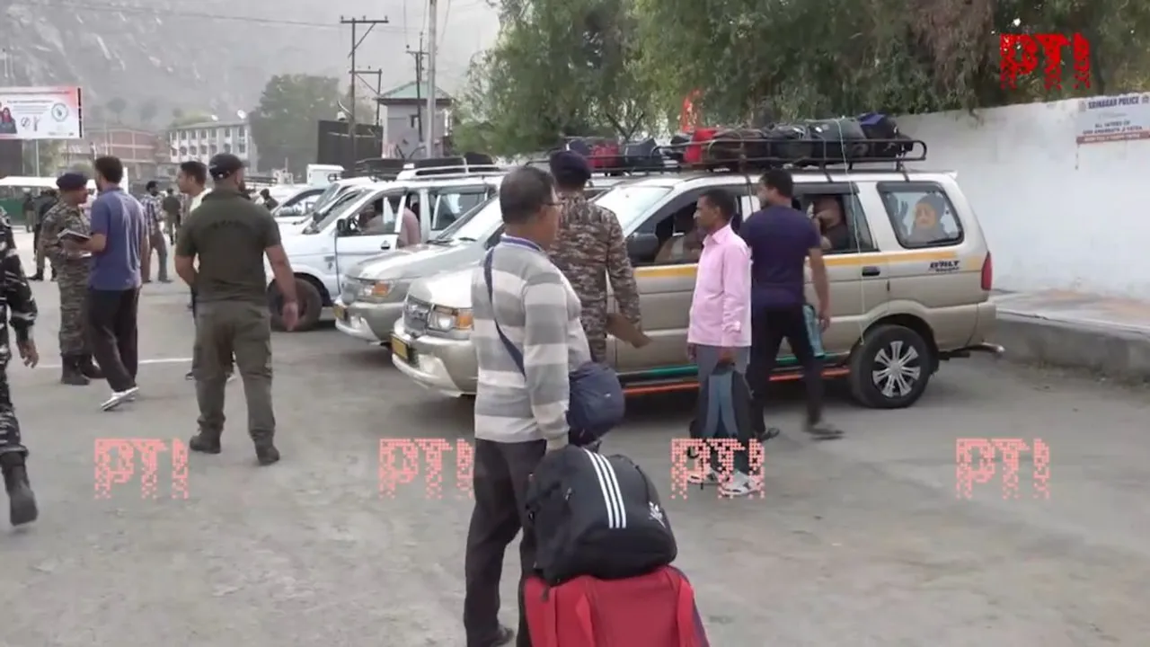 A fresh batch of pilgrims leaves from Srinagar's Pantha Chowk for the holy shrine.