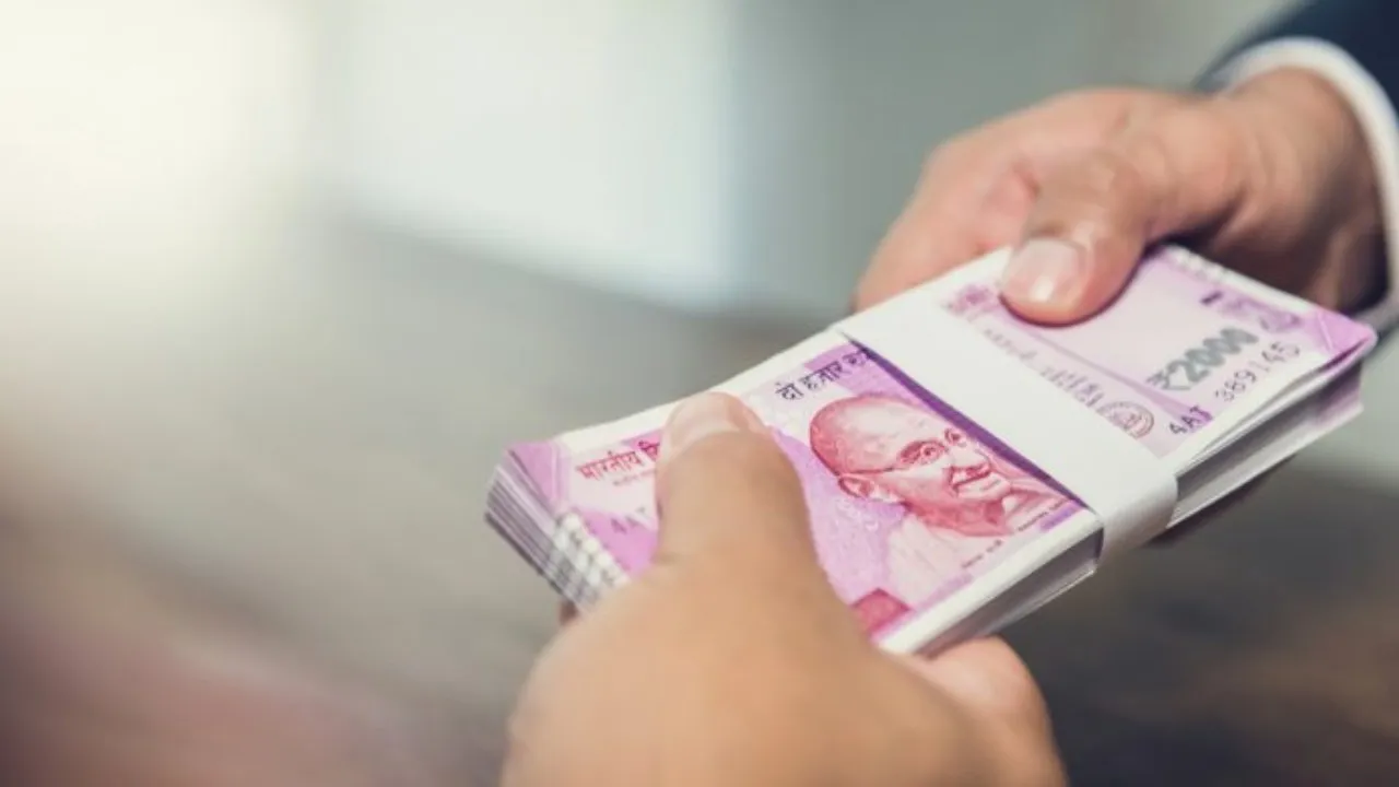 indian-rupee-hands-money