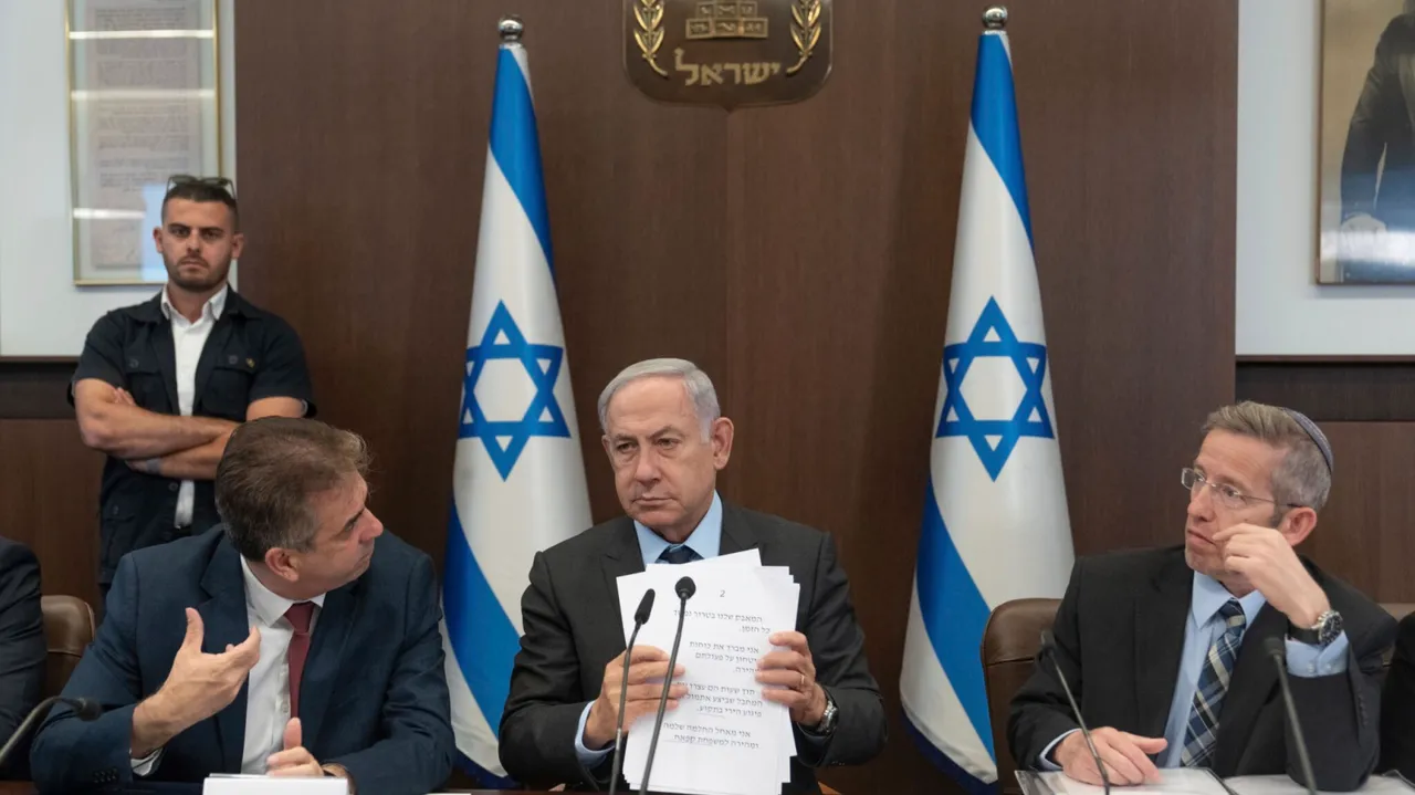 Israel forms war-time unity government Benjamin Netanyahu