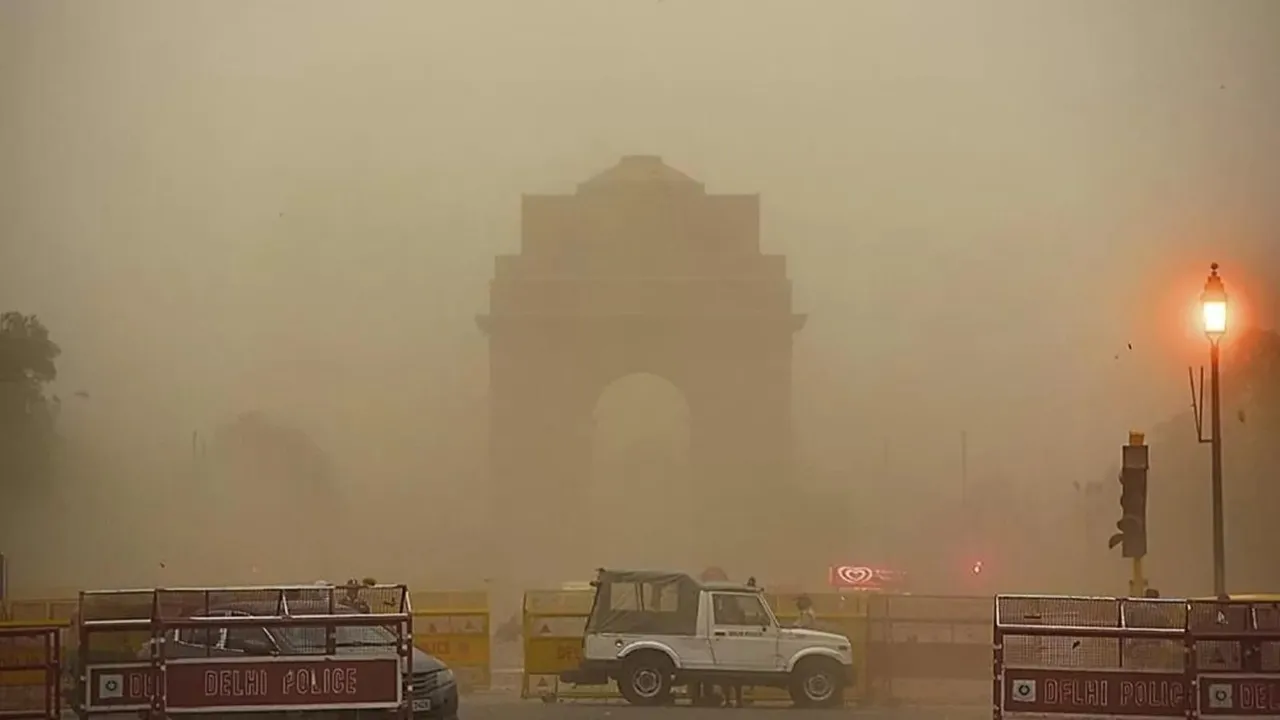 Delhi Rain India Gate Dust Storm