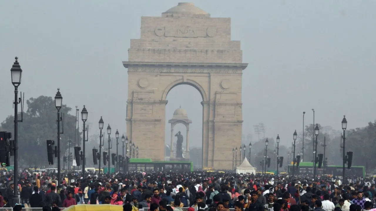 Delhi records minimum temperature of 20.8 deg C, strong surface winds likely during day