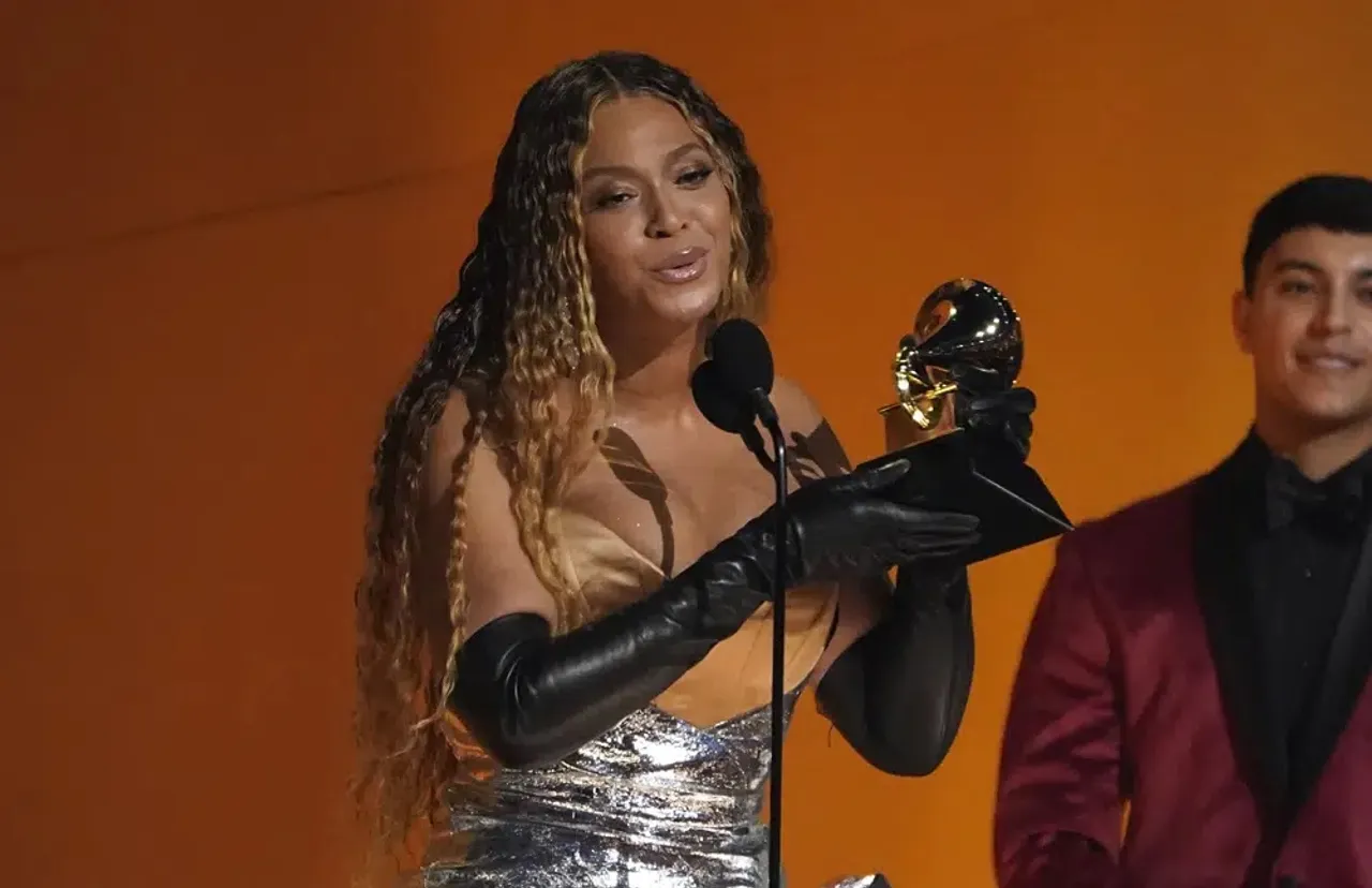 Beyonce accepting Grammys