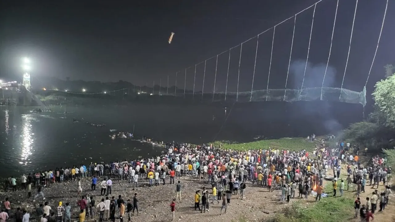 Morbi suspension bridge collapse